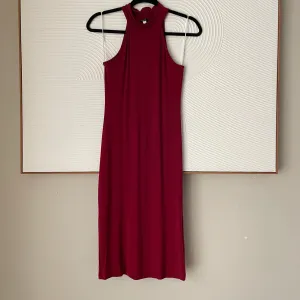 Amazed Midi Dress in Wine